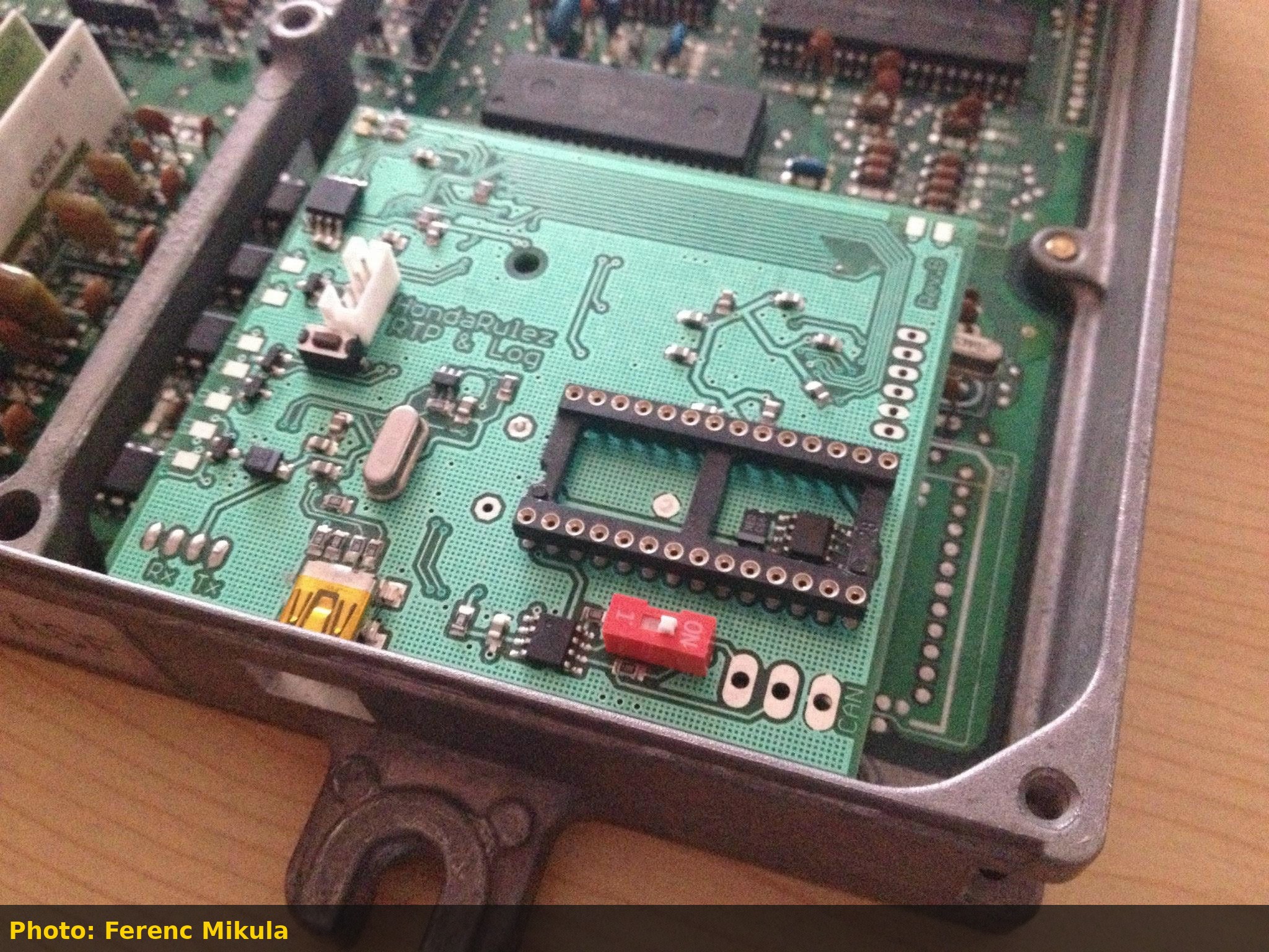 HondaRulez RTP & Log board mounted inside a P04 OBD0 ECU housing