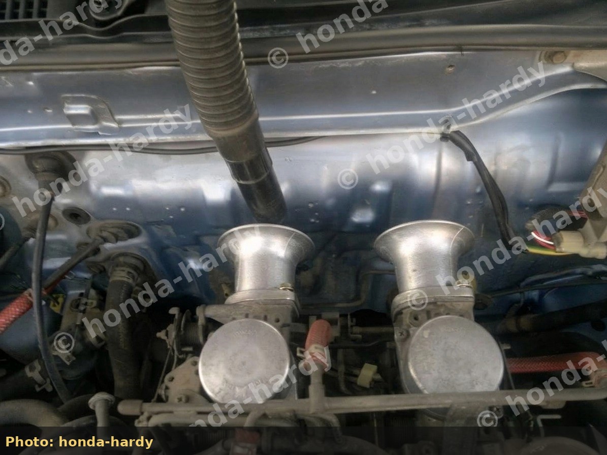 Dual Keihin carbs with velocity stacks installed